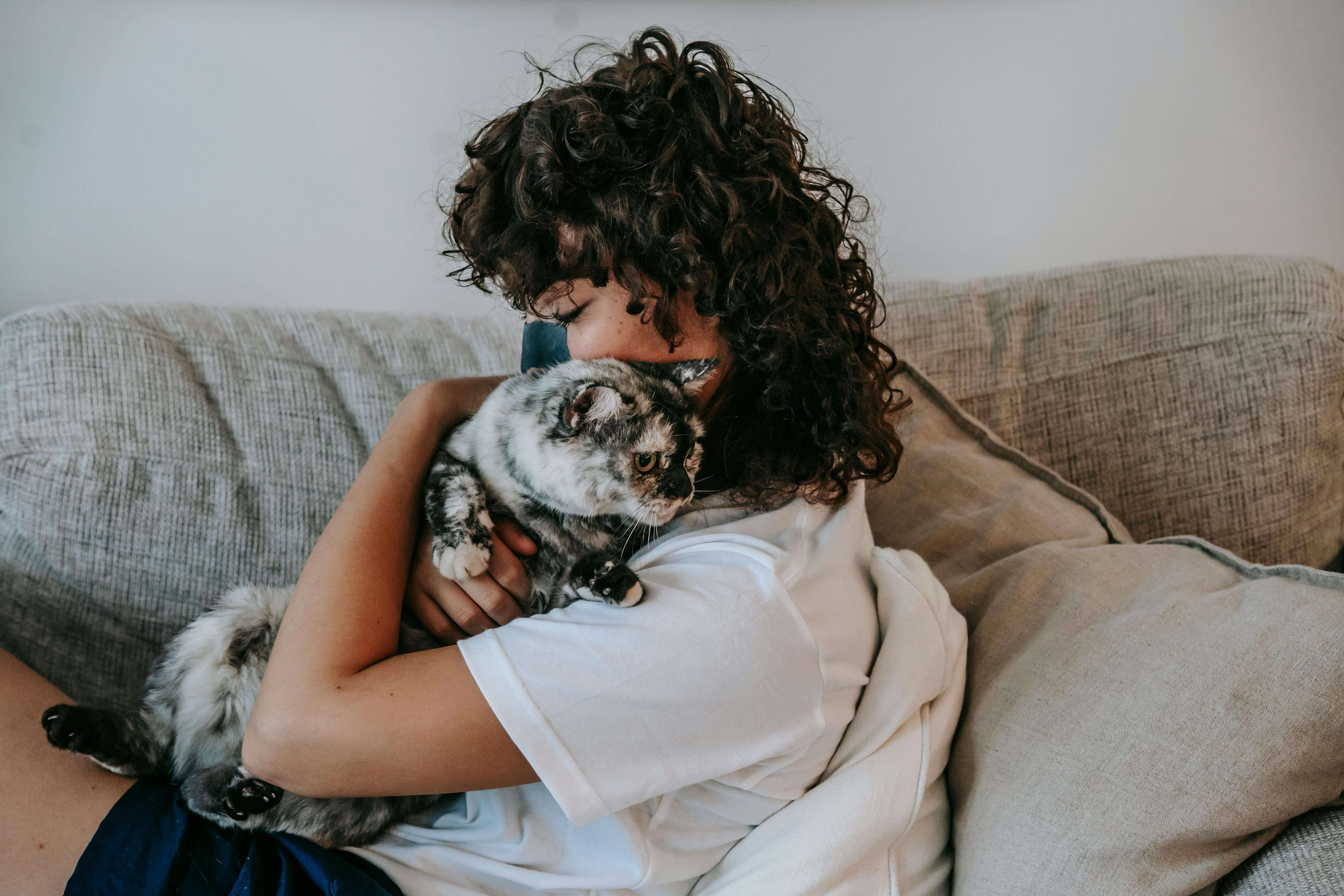 Votre chat vous ignore souvent ? Voici la vraie raison selon un expert en comportement animal