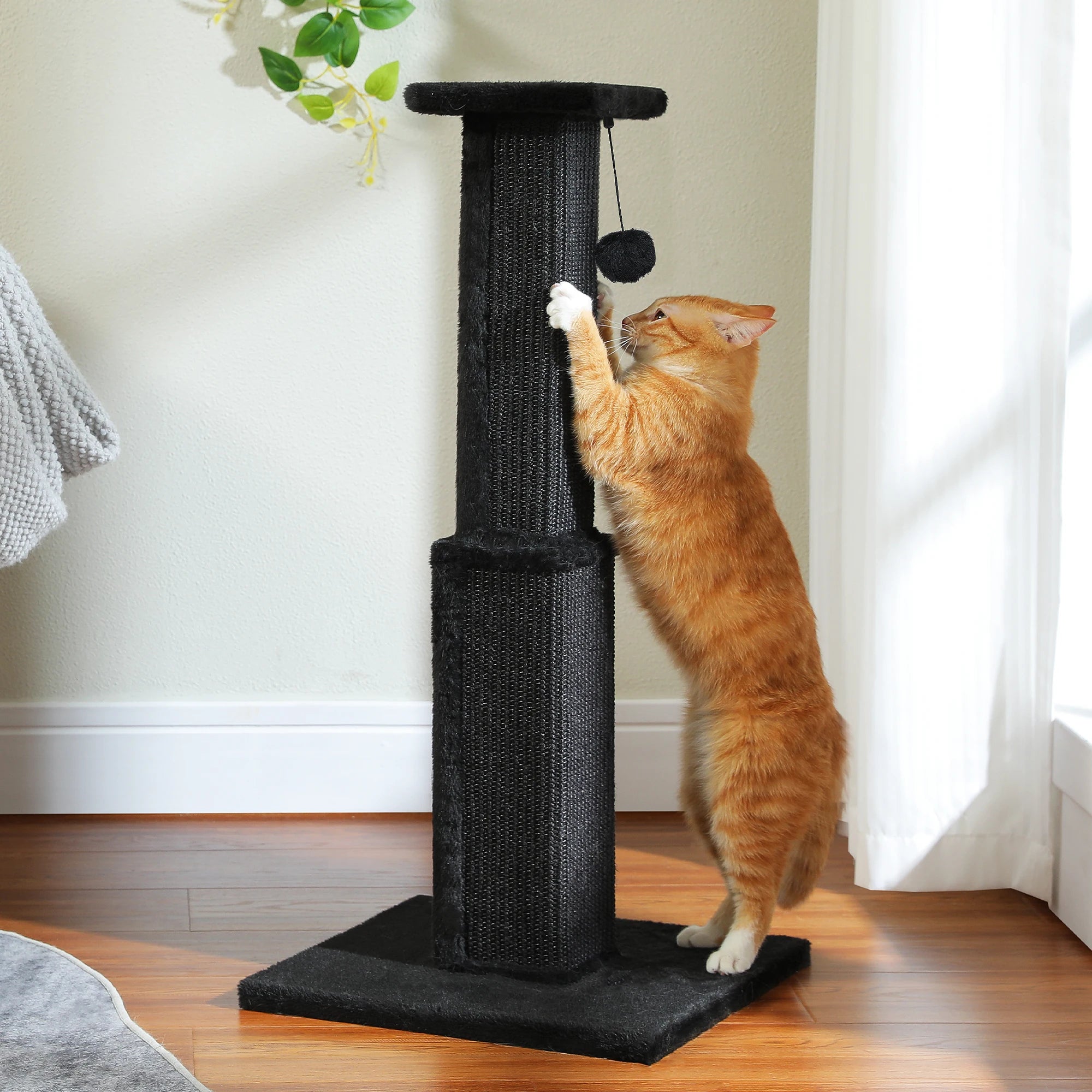 JADE™ — Le Griffoir Totem Végétal pour Chat avec Balle Interactive